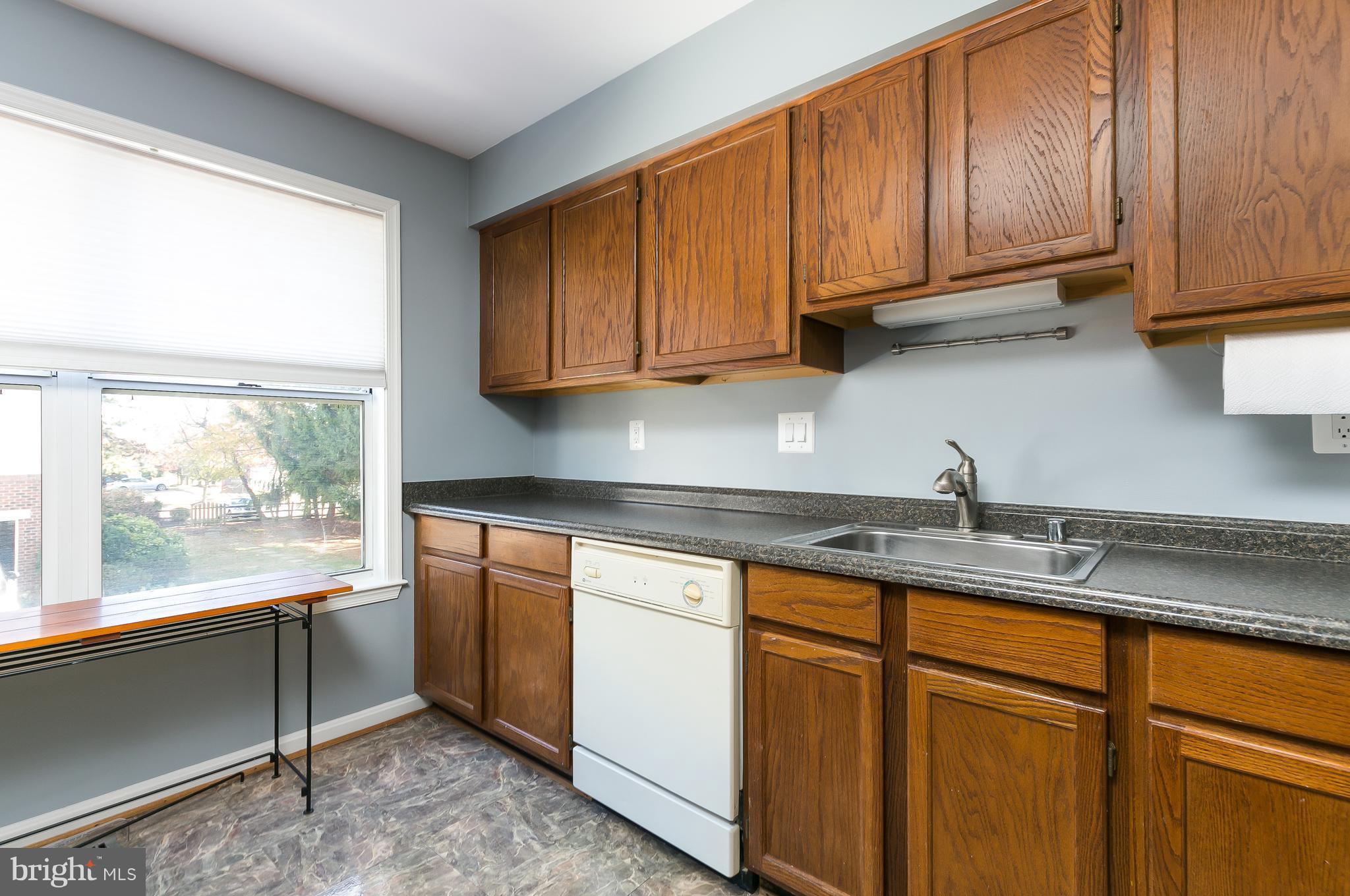 6331 Over See Court Springfield, VA 22152 - Photo 23 of 28 Kitchen
