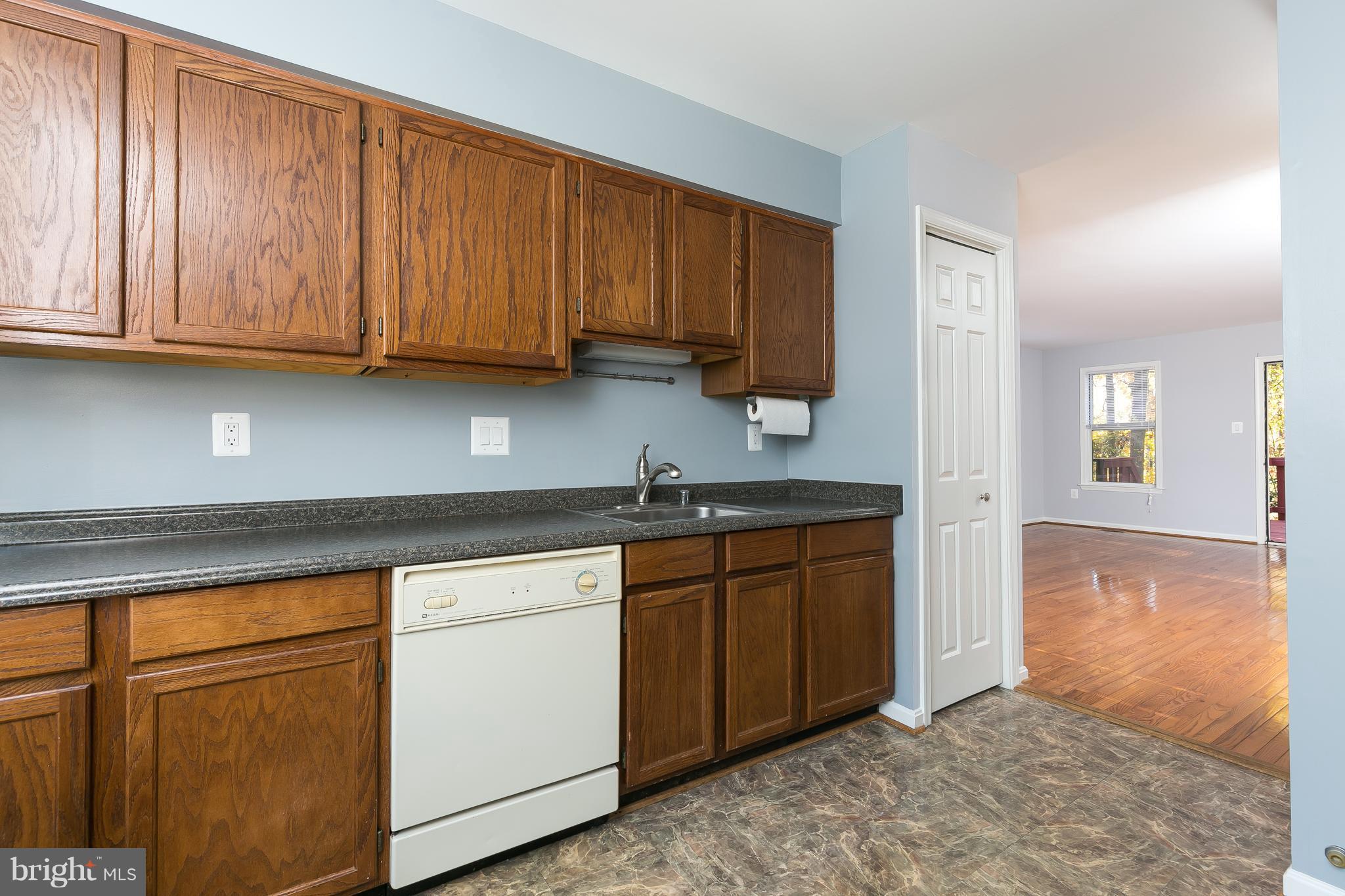 6331 Over See Court Springfield, VA 22152 - Photo 24 of 28 Kitchen