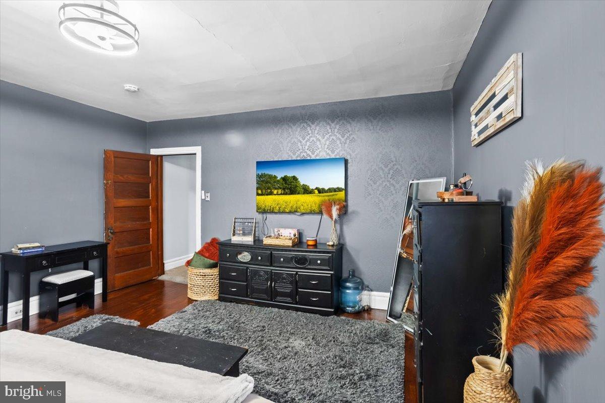 128 East Ross Street Lancaster, PA 17602 - Photo 20 of 36 a living room with furniture and a flat screen tv