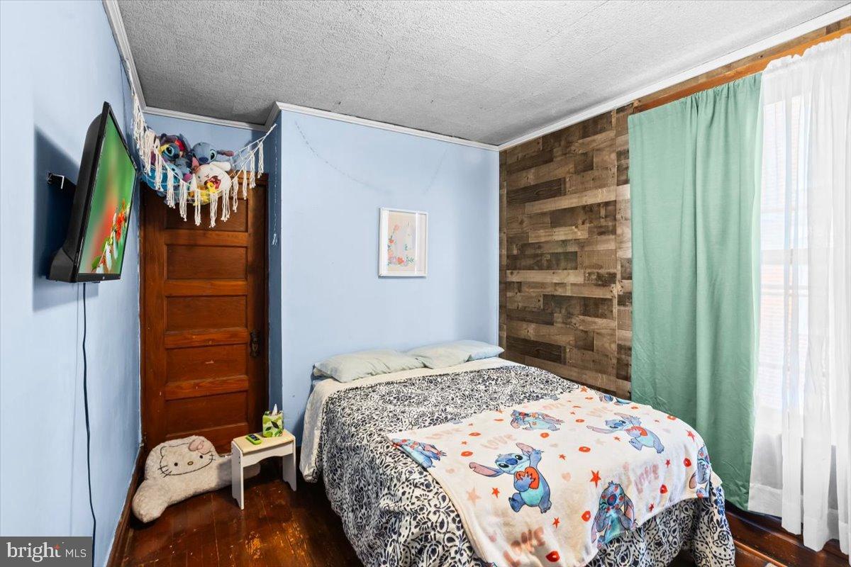 128 East Ross Street Lancaster, PA 17602 - Photo 23 of 36 a bedroom with a bed and a window