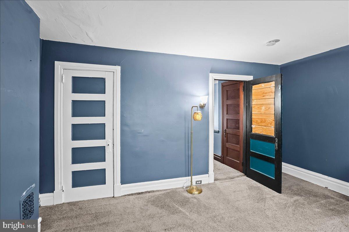 128 East Ross Street Lancaster, PA 17602 - Photo 31 of 36 an empty room with windows