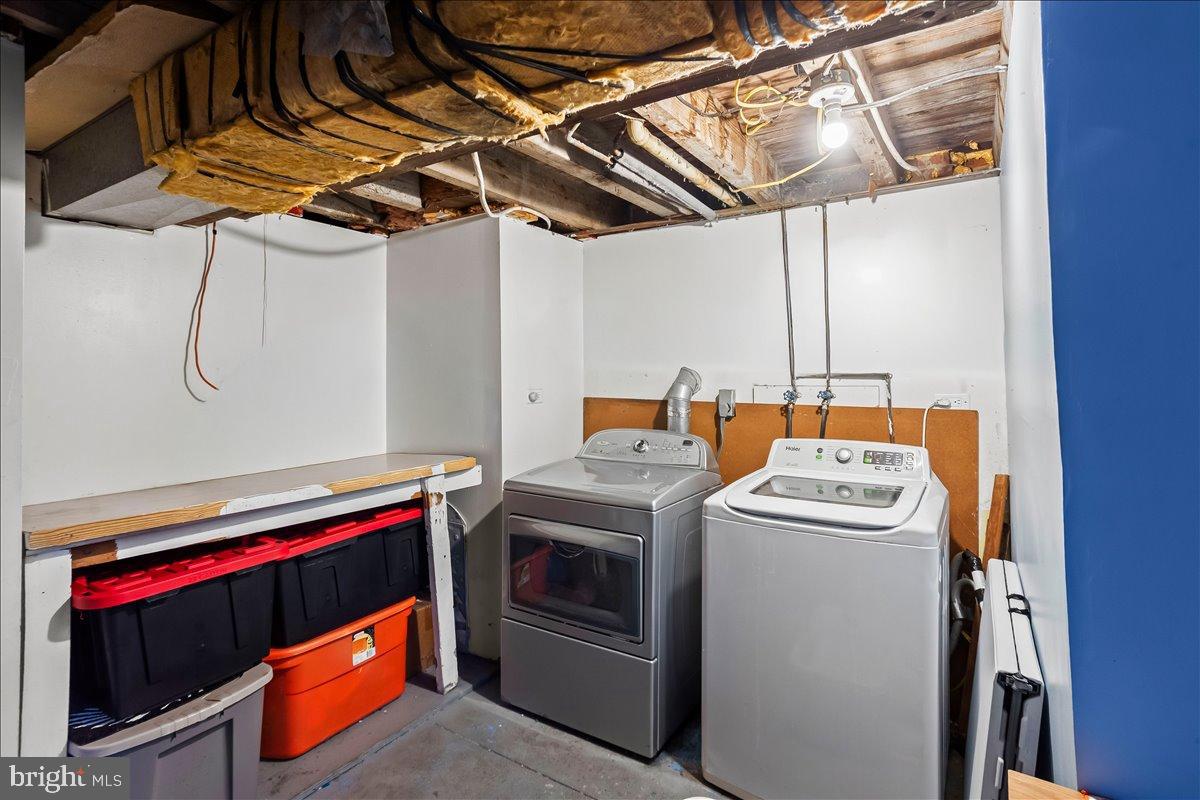 128 East Ross Street Lancaster, PA 17602 - Photo 32 of 36 a utility room with dryer and washer