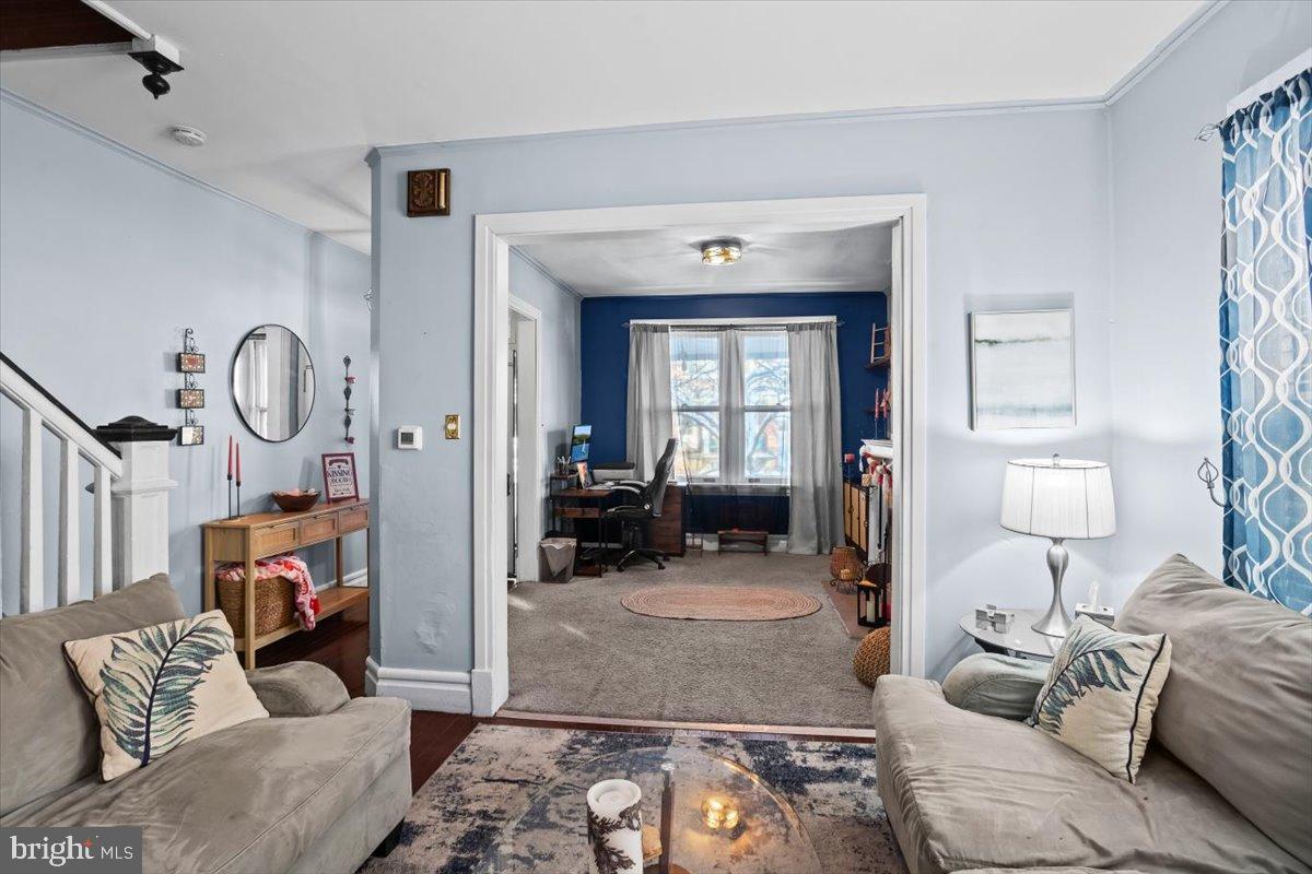 128 East Ross Street Lancaster, PA 17602 - Photo 7 of 36 a living room with furniture and a mirror