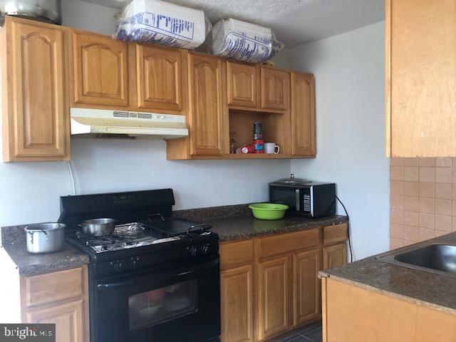 7226 Rutland Street Philadelphia, PA 19149 - Photo 5 of 6 Kitchen