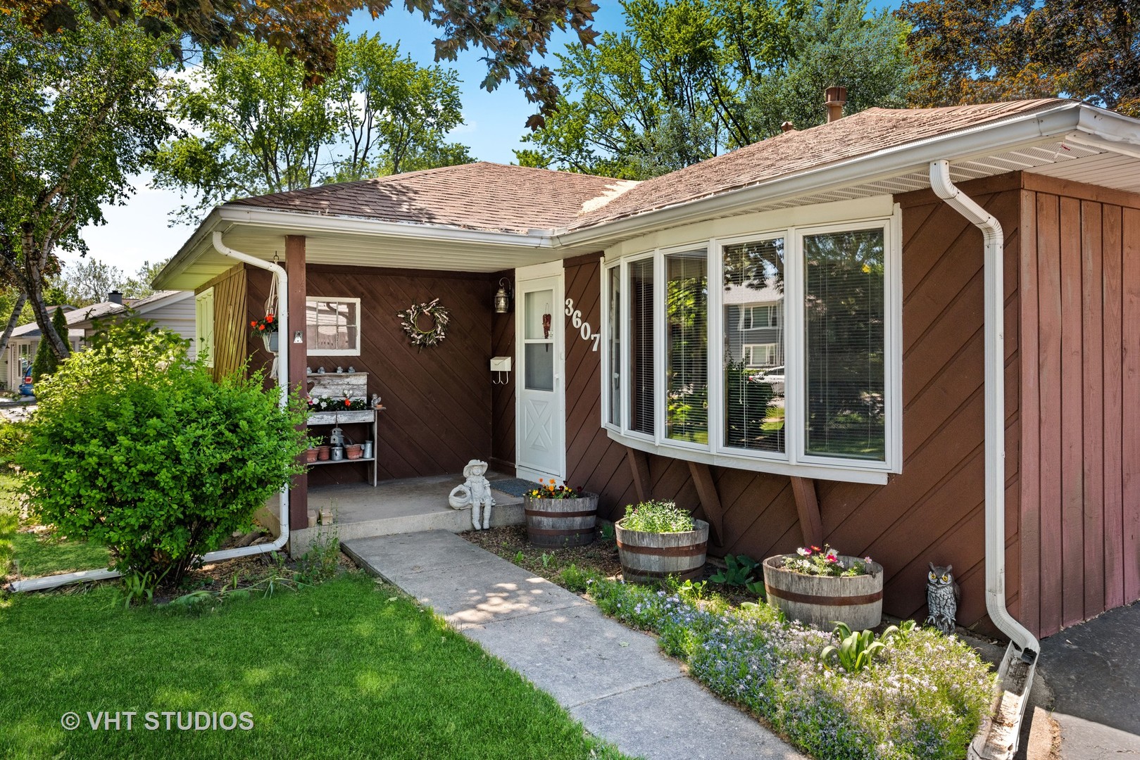 3607 Wren Lane Rolling Meadows, IL 60008 - Photo 2 of 23 a view of a chair and table in front of a house
