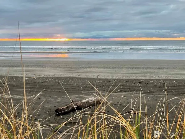 $750,000 | 2081 Grey Gull Lane South, Westport, WA 98595