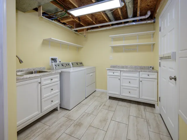 $335,000 | 7563 Woodbridge Lane, Portage, MI 49024