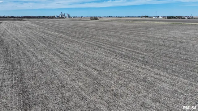 $2 | 400 North E Road, Ancona, IL 61311