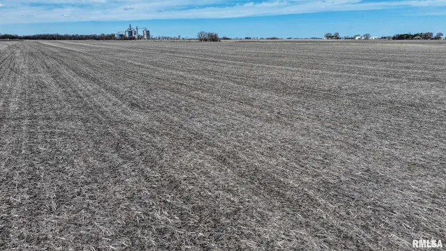 $2 | 400 North E Road, Ancona, IL 61311