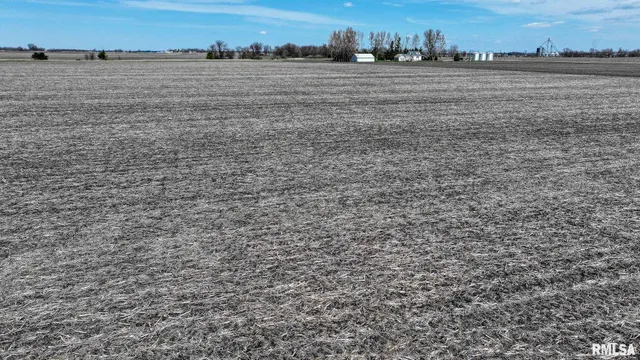 $2 | 400 North E Road, Ancona, IL 61311