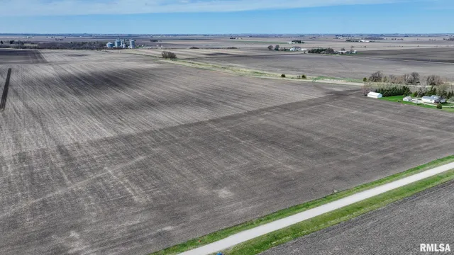 $2 | 400 North E Road, Ancona, IL 61311