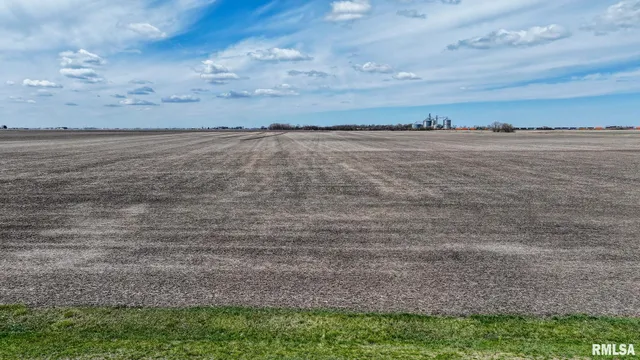 $2 | 400 North E Road, Ancona, IL 61311