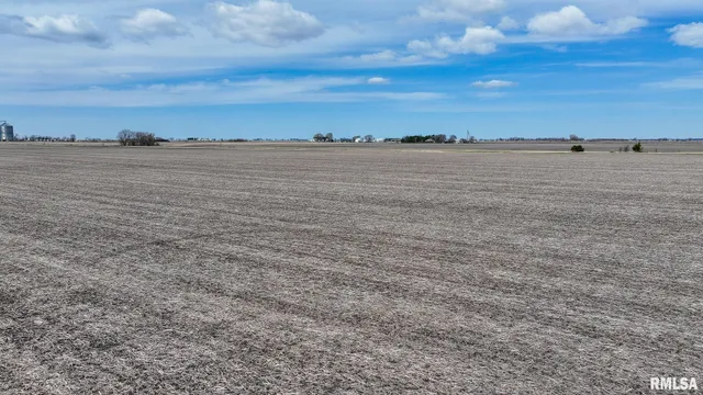 $2 | 400 North E Road, Ancona, IL 61311