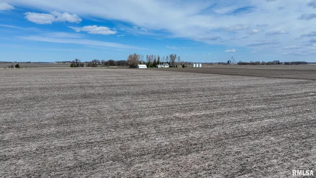 $2 | 400 North E Road, Ancona, IL 61311