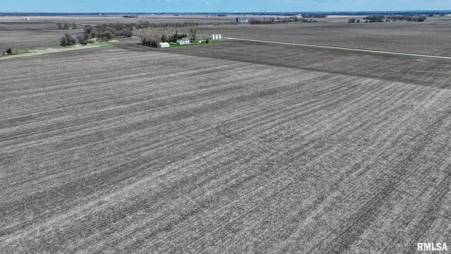 $2 | 400 North E Road, Ancona, IL 61311