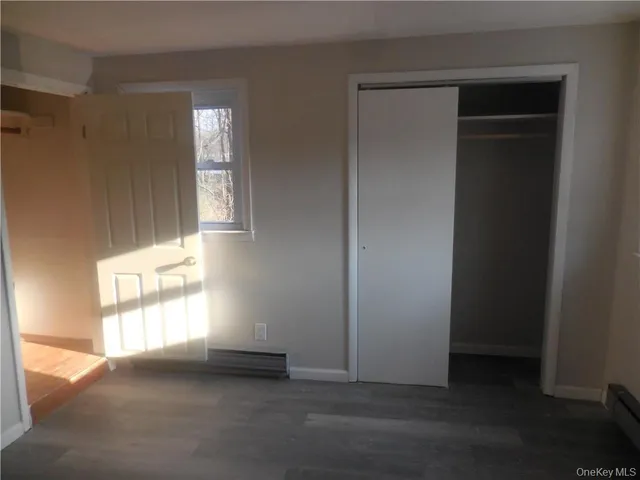 a view of empty room with window