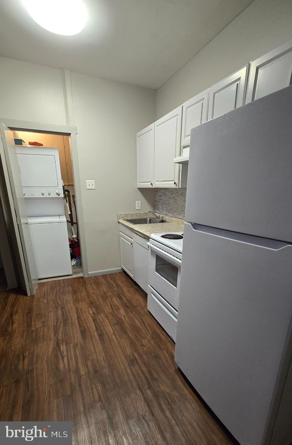 4303 Main Street, Unit 2 Philadelphia, PA 19127 - Photo 2 of 12 Kitchen with washer/dryer/dishwasher