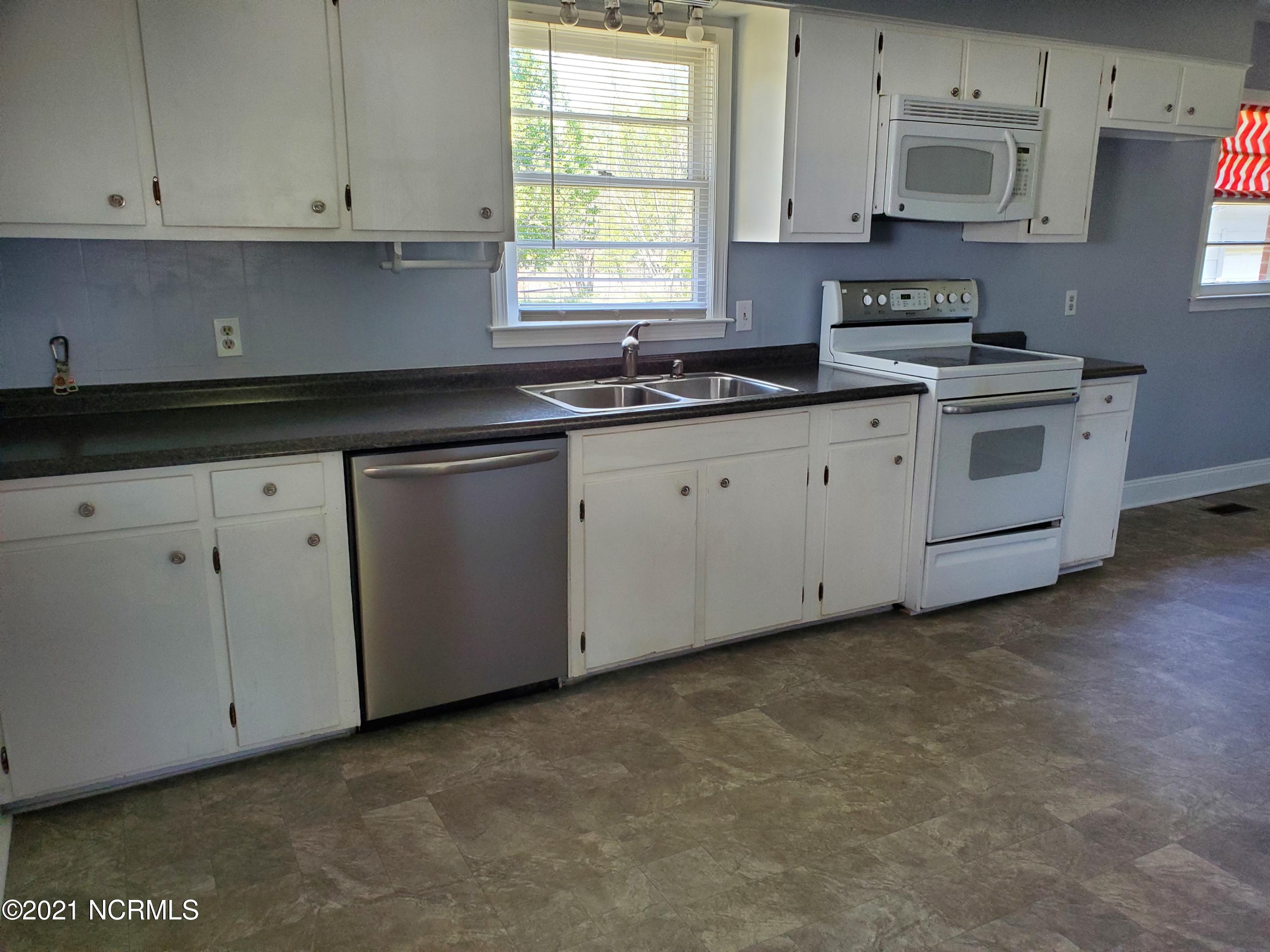 2551 Basstown Road Clinton, NC 28328 - Photo 9 of 16 20210405_125546