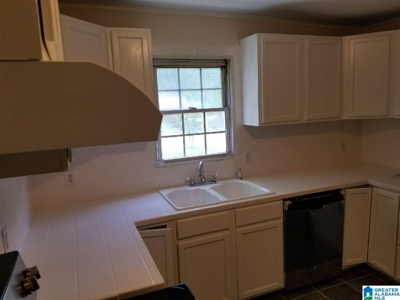 928 Pine Hill Road Birmingham, AL 35235 - Photo 3 of 9