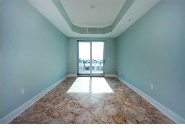 211 Durango Road, Unit 517 Destin, FL 32541 - Photo 13 of 28 a open hall with a window