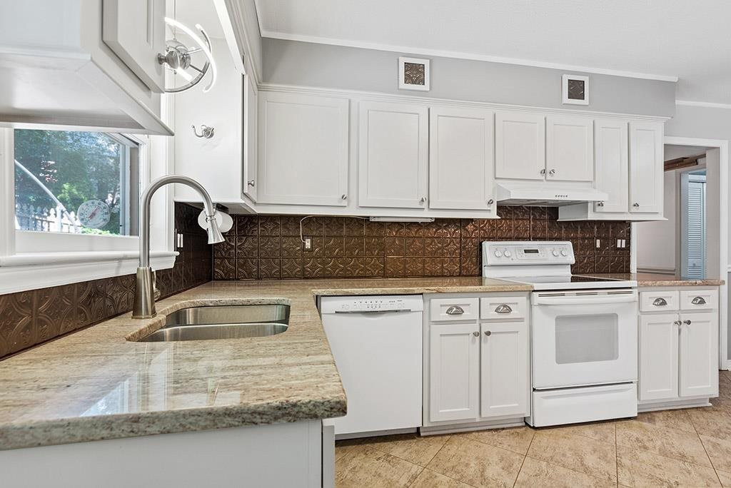 4345 Pickwick Drive Raleigh, NC 27613 - Photo 6 of 30 Kitchen