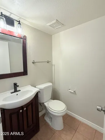 $2,600 | 1331 East Angela Drive, Phoenix, AZ 85022