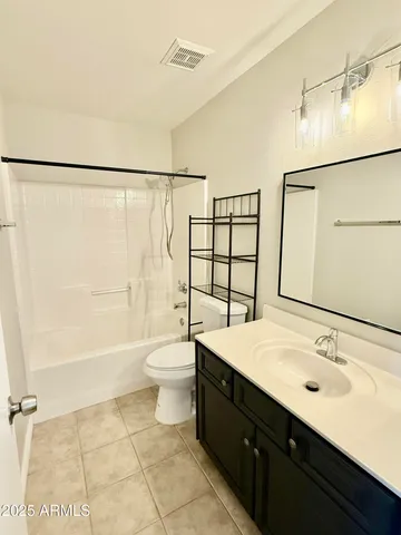 $2,600 | 1331 East Angela Drive, Phoenix, AZ 85022