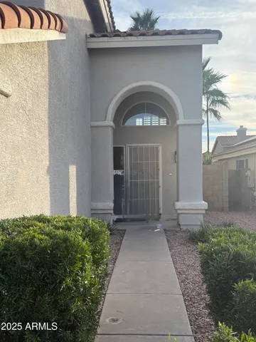 $2,600 | 1331 East Angela Drive, Phoenix, AZ 85022