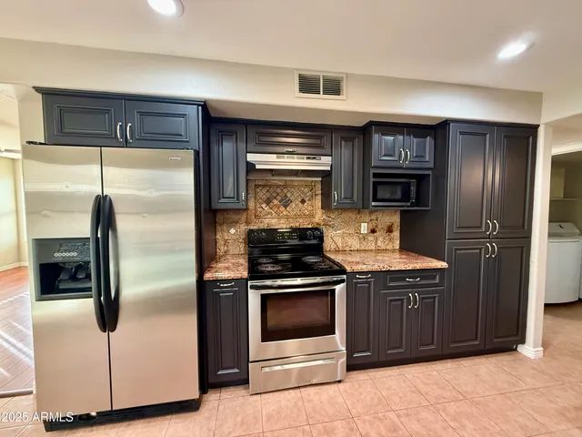 $2,600 | 1331 East Angela Drive, Phoenix, AZ 85022