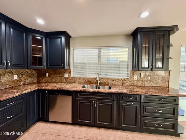 $2,600 | 1331 East Angela Drive, Phoenix, AZ 85022