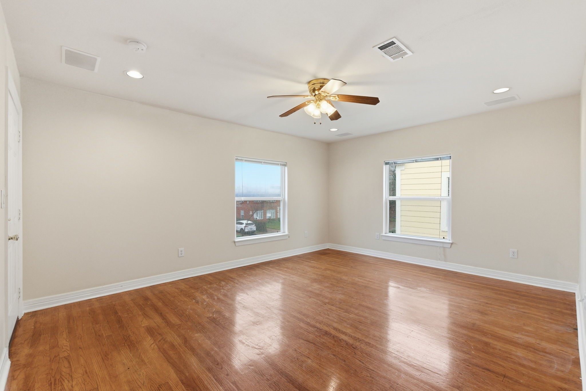 2513 Shakespeare Street, Unit 3 Houston, TX 77030 - Photo 15 of 29 Another view of the living area