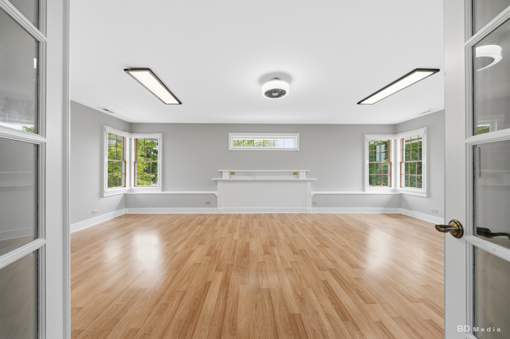 10428 South Springfield Avenue Chicago, IL 60655 - Photo 18 of 43 a view of an empty room with wooden floor and a window