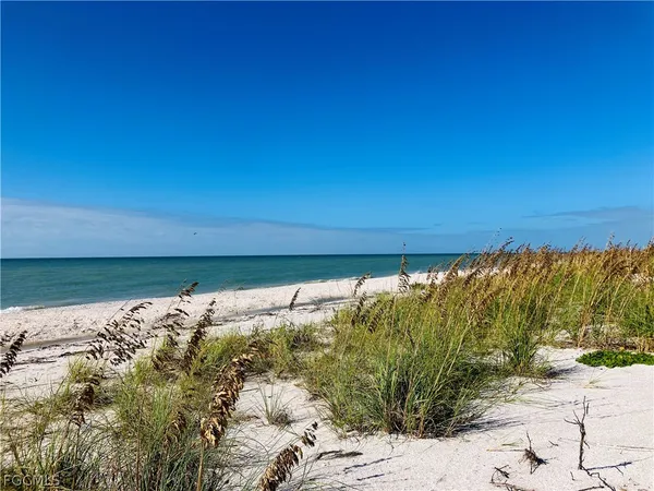 $2,800,000 | 2605 West Gulf Drive, Sanibel, FL 33957