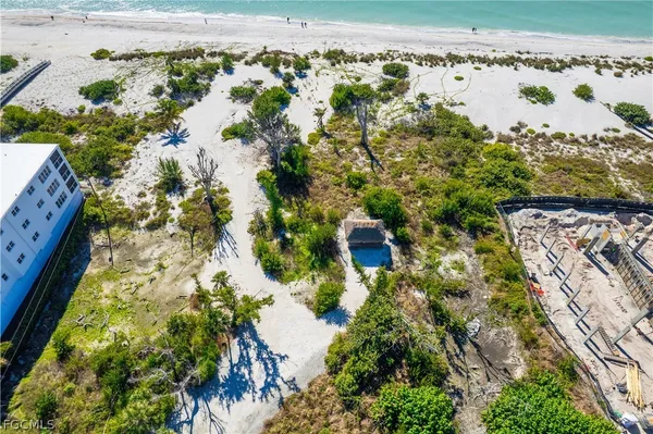 $2,800,000 | 2605 West Gulf Drive, Sanibel, FL 33957