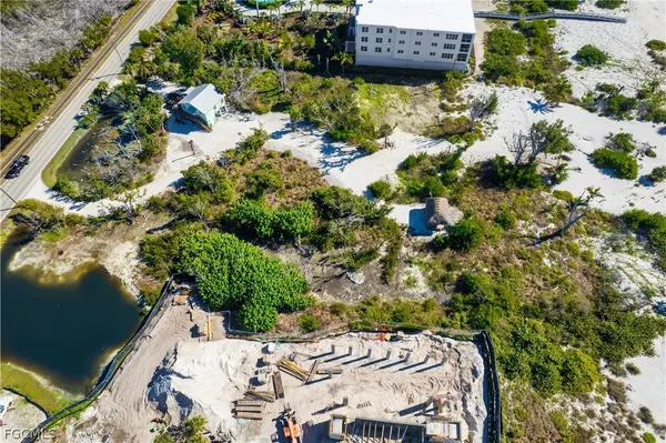 $2,800,000 | 2605 West Gulf Drive, Sanibel, FL 33957