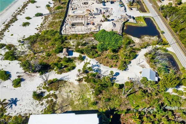 $2,800,000 | 2605 West Gulf Drive, Sanibel, FL 33957