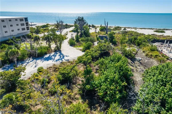 $2,800,000 | 2605 West Gulf Drive, Sanibel, FL 33957