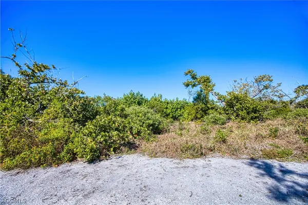 $2,800,000 | 2605 West Gulf Drive, Sanibel, FL 33957