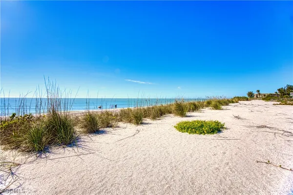 $2,800,000 | 2605 West Gulf Drive, Sanibel, FL 33957