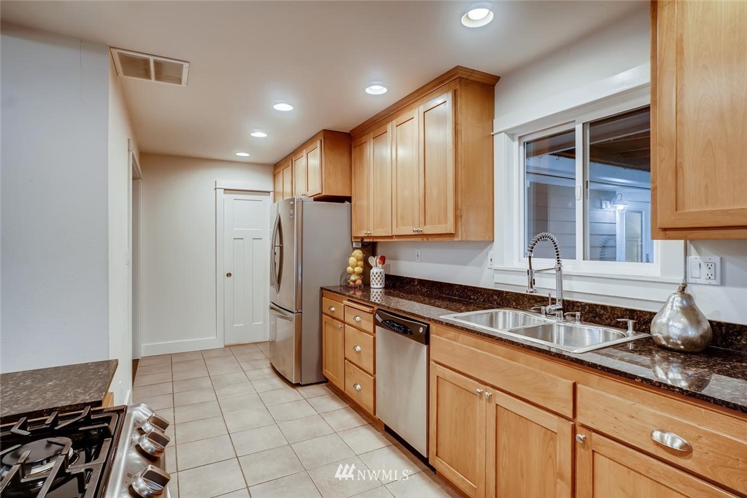 23016 Echo Lake Road Snohomish, WA 98296 - Photo 11 of 35 Gallery Image 11
