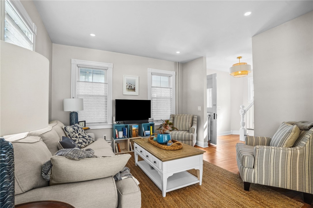 7 Atlantic Street Newport, RI 02840 - Photo 11 of 44