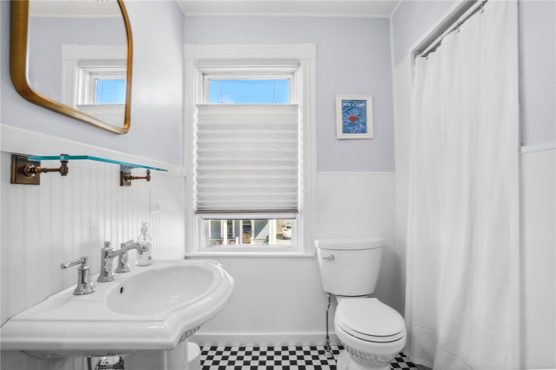 7 Atlantic Street Newport, RI 02840 - Photo 33 of 44