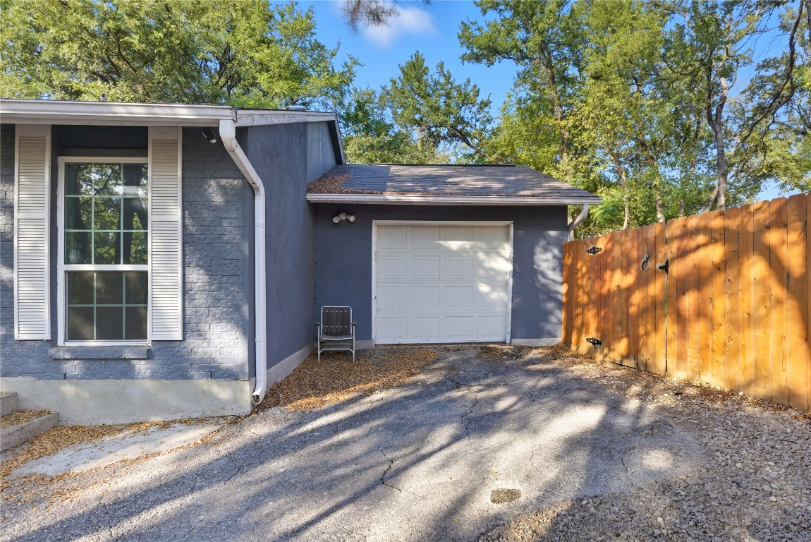 5401 Agua Caliente Cove, Unit B Austin, TX 78744 - Photo 26 of 26 a view of outdoor space and yard