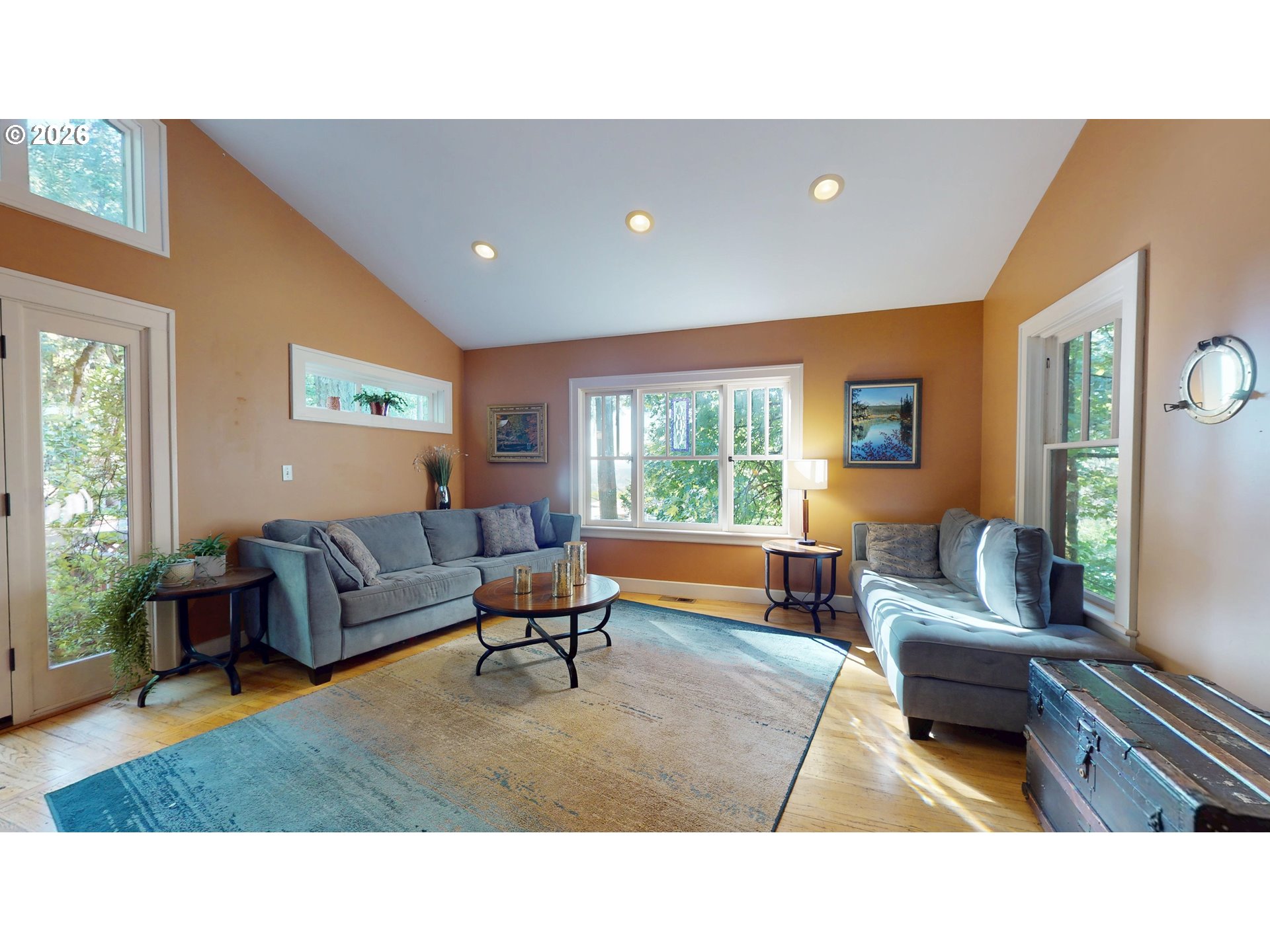411 Perry Street Springfield, OR 97477 - Photo 3 of 48 Living Room