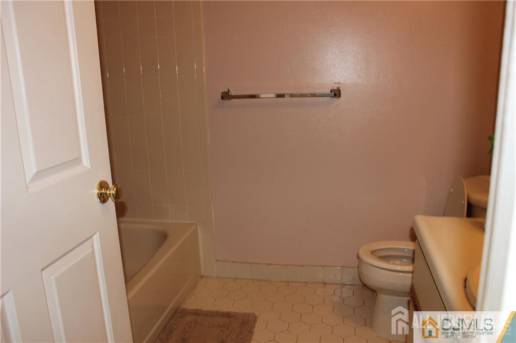 82 Keystone Court Edison, NJ 08817 - Photo 16 of 21