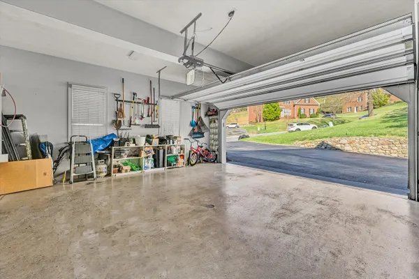 $849,950 | 1107 Belcroft Court, Roanoke, VA 24018