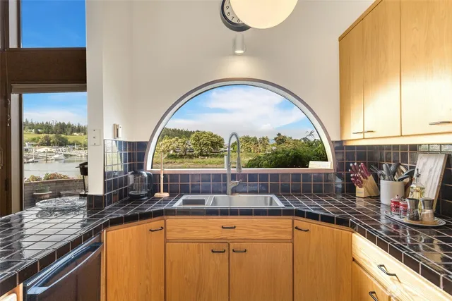 $1,350,000 | 2180 Cove Drive, Oak Harbor, WA 98277