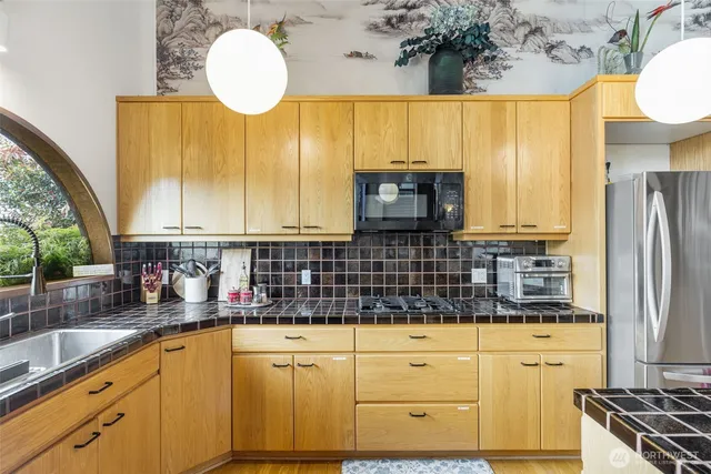 $1,350,000 | 2180 Cove Drive, Oak Harbor, WA 98277