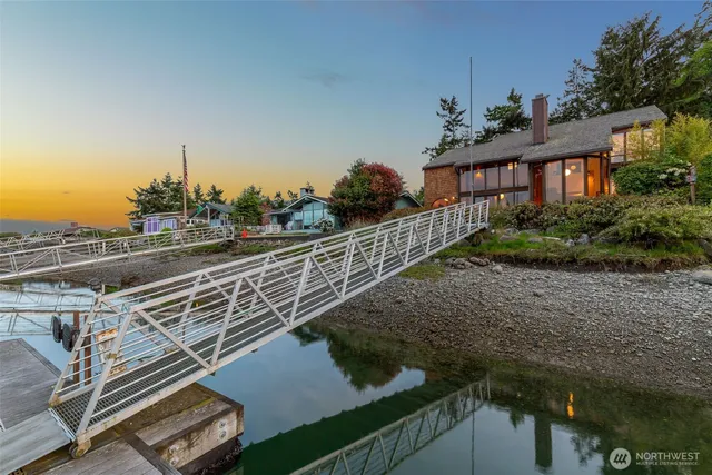 $1,350,000 | 2180 Cove Drive, Oak Harbor, WA 98277