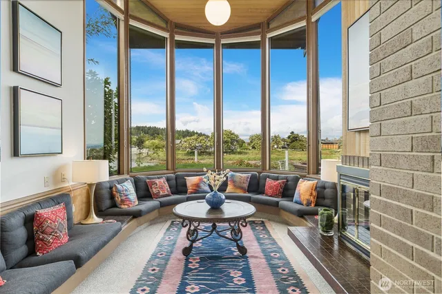 $1,350,000 | 2180 Cove Drive, Oak Harbor, WA 98277